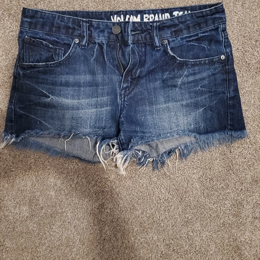 Volcom shorts - Picture 1 of 1